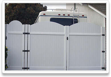 vinyl driveway gate